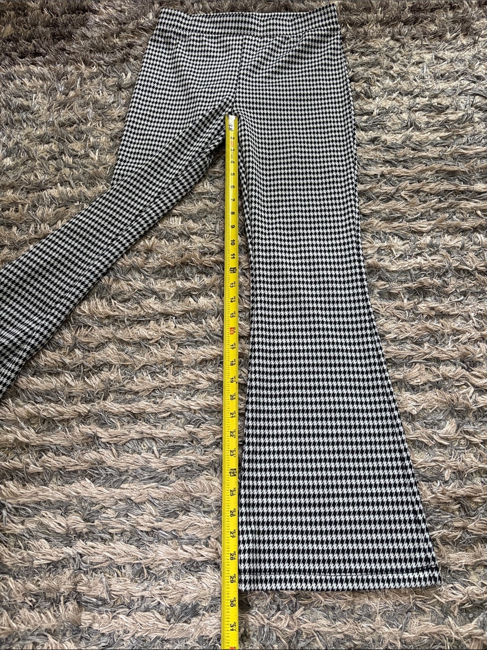 NWOT Ambiance Black & White Houndstooth Flare Leggings Size M - Picture 3 of 6